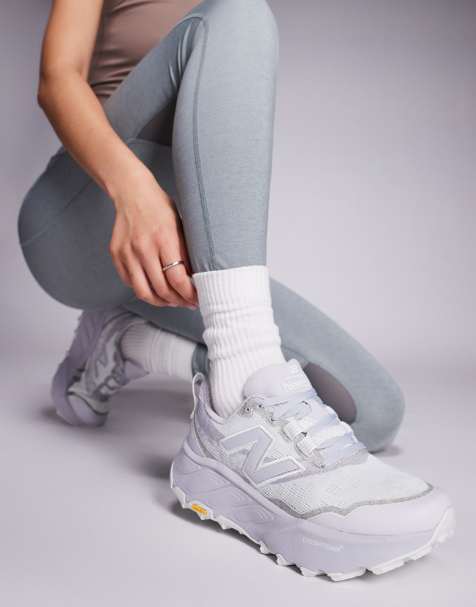 Zapatillas de deporte grises para carrera de montaña Hierro de New Balance - view 1