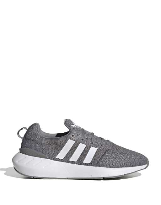 Zapatillas de deporte grises Swift Run 22 de adidas Originals
