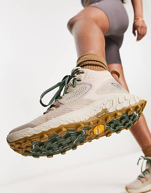familia real difícil prometedor Zapatillas de deporte grises tipo bota Hierro de New Balance Running | ASOS