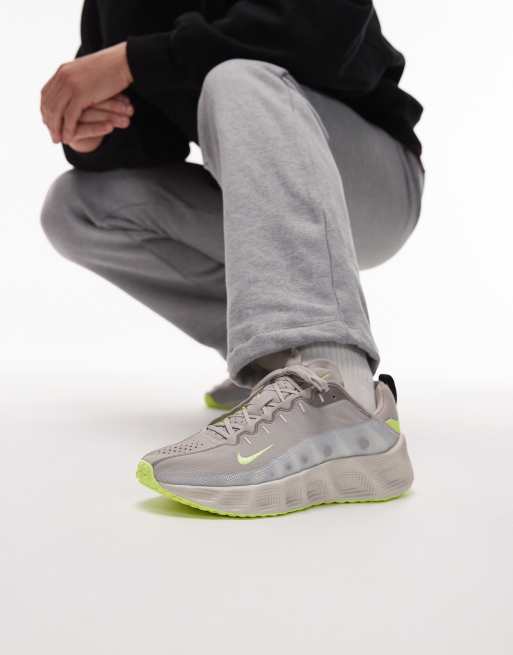 Zapatillas de deporte grises y amarillas Ava Rover de Nike, 2 de 5