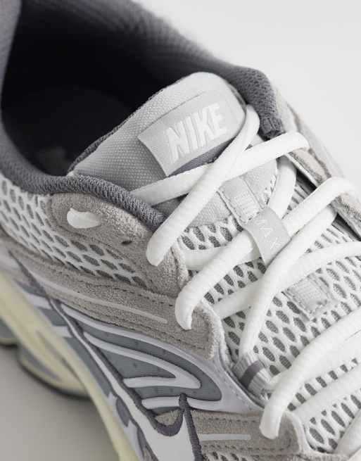 Zapatillas de deporte grises y blancas Air Max Moto 2K de Nike, 4 de 5