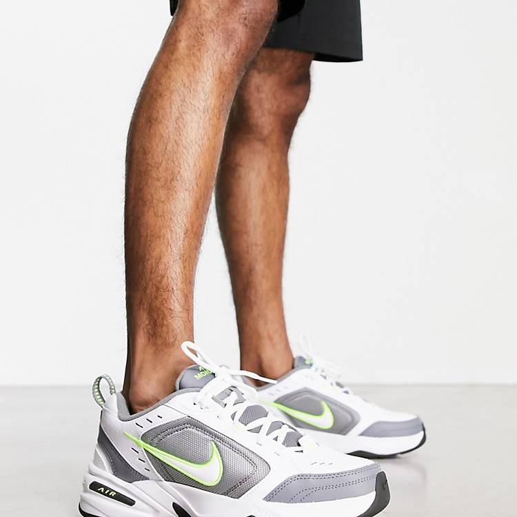 pestaña inferencia FALSO Zapatillas de deporte grises y blancas Air Monarch IV de Nike Training |  ASOS