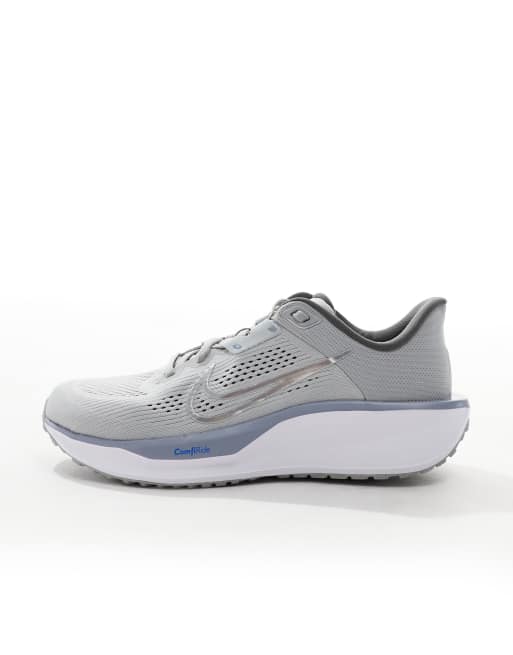 Zapatillas de deporte grises y blancas Quest de Nike Running ASOS