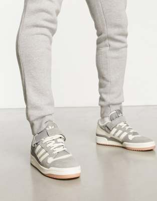 Zapatillas de deporte grises y blanco hueso Forum Low de adidas Orignals