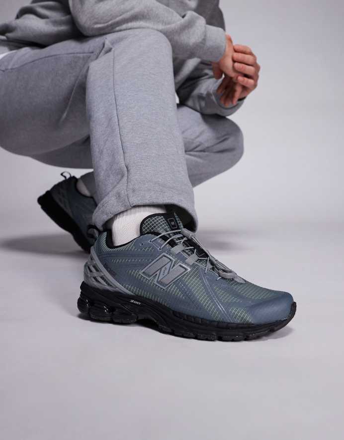 New Balance Zapatillas de deporte grises y negras unisex con cordón elástico ajustable 1906 de Slate Grey