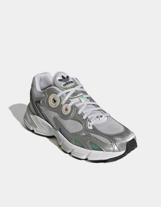 Zapatillas de deporte grises y plateadas Astir de adidas Originals
