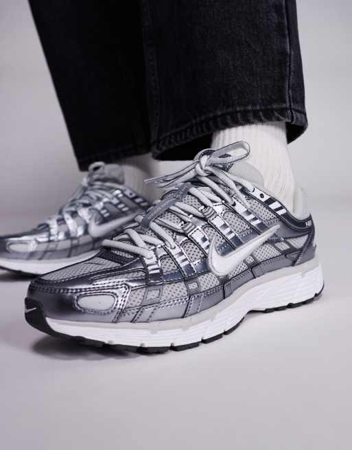 Zapatillas de deporte grises y plateadas P-6000 de Nike, 2 de 5