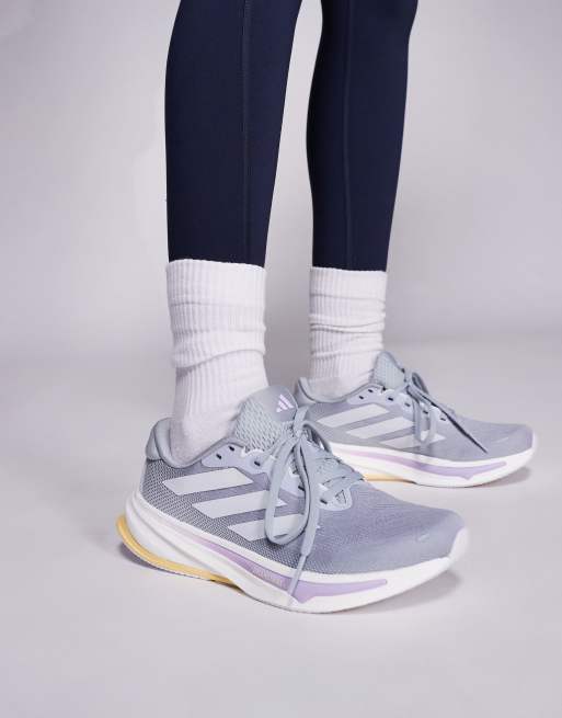 Zapatillas de deporte grises y plateadas Supernova Rise 2 de adidas Running, 5 de 5