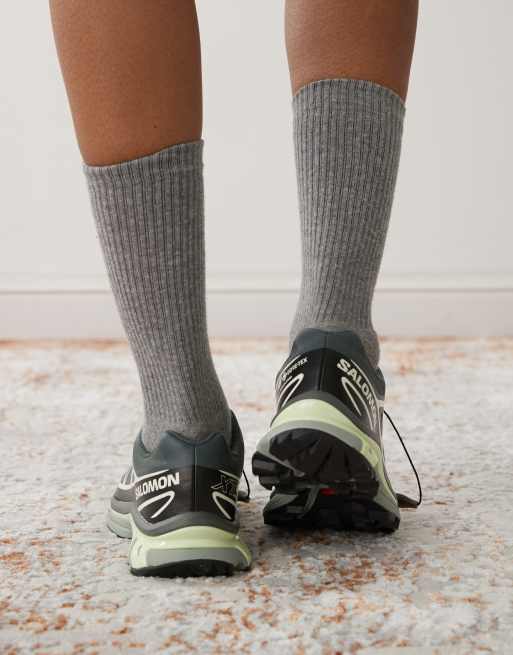 Zapatillas de deporte grises y verde lima XT-6 GTX de Salomon, 3 de 5