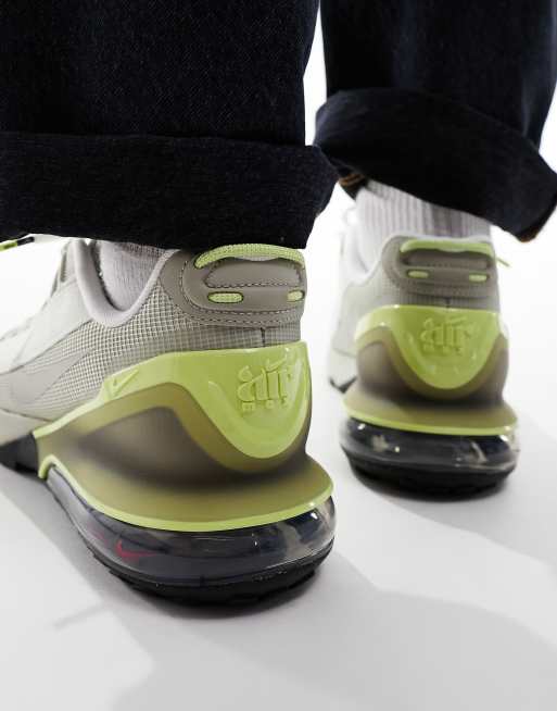 Zapatillas de deporte grises y verdes Air Max Pulse Roam de Nike, 4 de 5