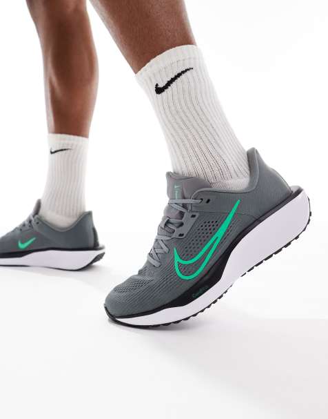Zapatillas de deporte grises y verdes para correr Quest 6 de Nike Running - view 1