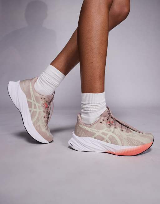 Zapatillas de deporte marrón topo y blancas para correr Dynablast 5 de Asics, 4 de 5