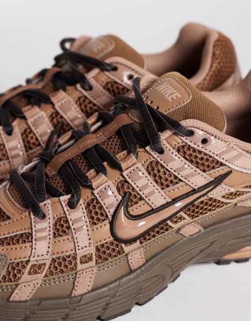 Zapatillas de deporte marrones de ante P-6000 de Nike, 4 de 5