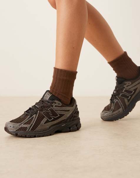 Zapatillas de deporte marrones y negras con estampado de serpiente 1906 de New Balance - view 1