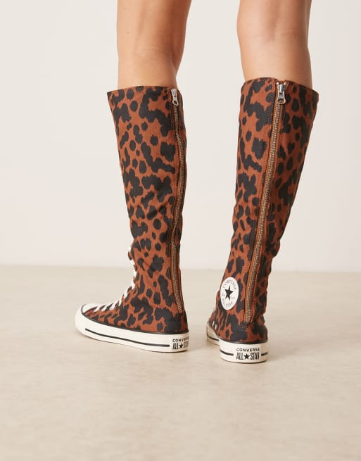 Zapatillas de deporte marrones y negras con estampado de vaca Chuck Taylor All Star XX-Hi de Converse, 3 de 5