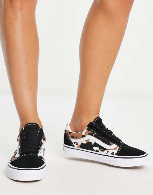 Zapatillas de deporte marrones negras con estampado de vaca Skool de Vans | ASOS