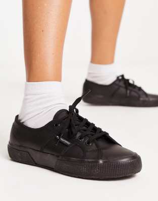 superga negras altas