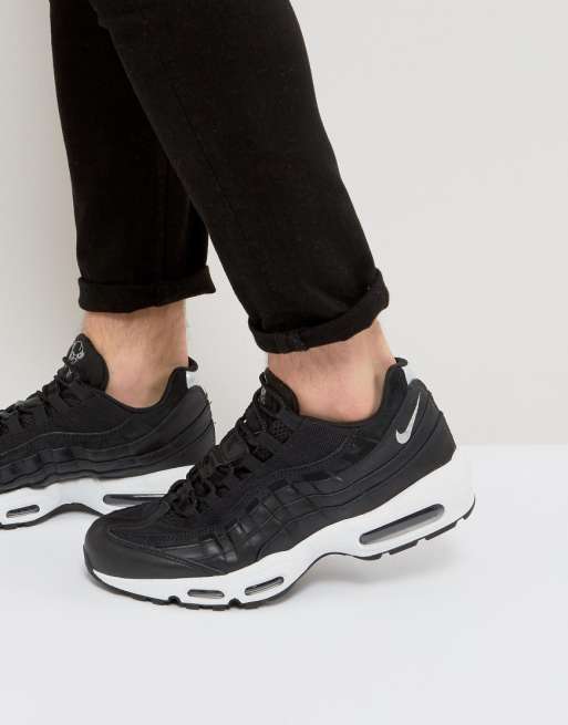 Zapatillas de deporte negras Air Max 95 Premium 'Rebel Skulls' 538416 008 de Nike Zapatillas de deporte negras Air Max 95 Premium 'Rebel Skulls' 538416 008 de Nike