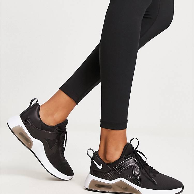 Zapatillas de deporte negras Air Max Bella TR5 de Nike ASOS