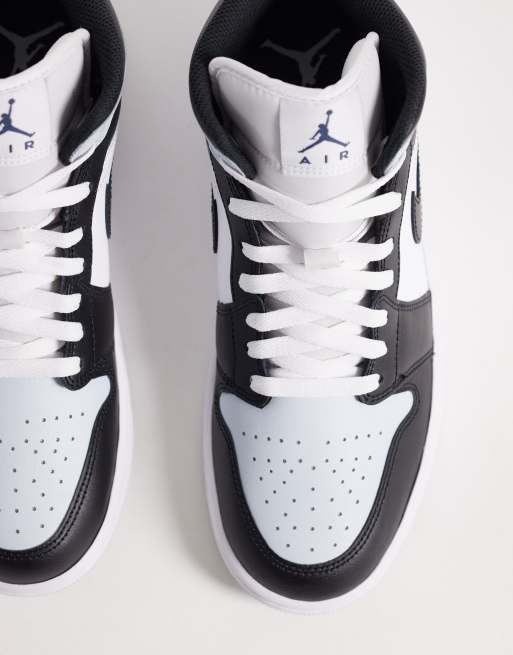 Zapatillas de deporte negras, azules y blancas Air Jordan 1 Mid de Nike, 2 de 5