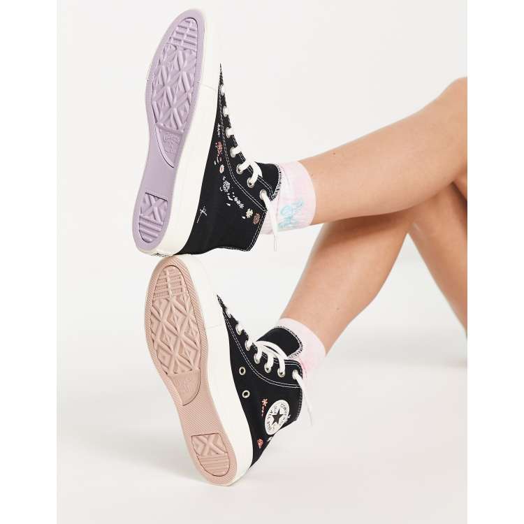 Converse negras flores 2025