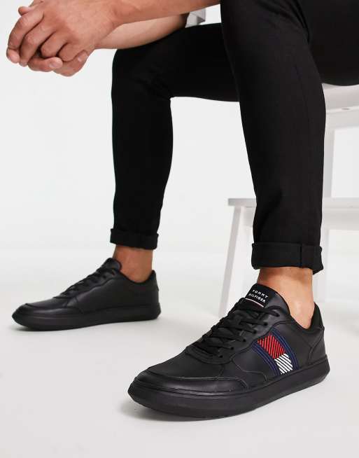 Zapatillas de deporte negras con detalle de bandera de cuero Essential de Tommy Hilfiger