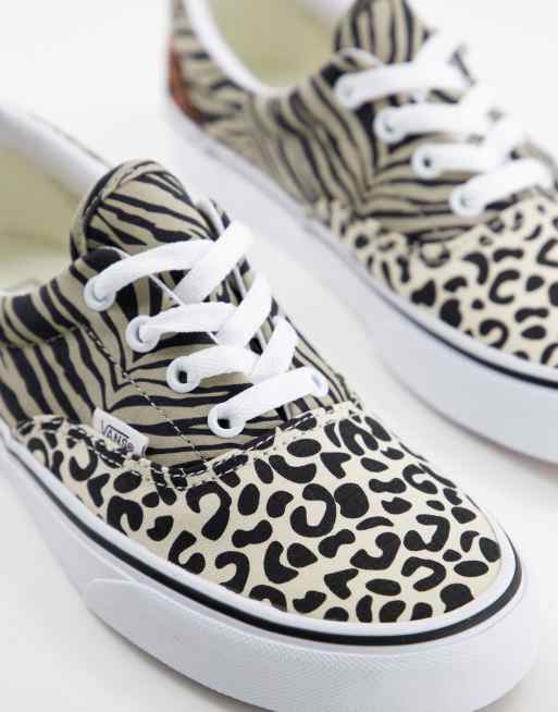 Zapatillas de deporte negras con estampado animal mixto Era Safari de Vans, 2 de 4