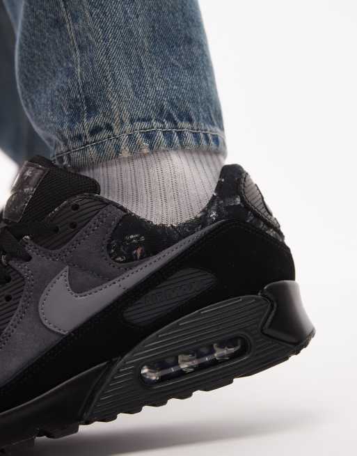 Zapatillas de deporte negras con estampado de camuflaje de árbol Air Max 90 de Nike, 3 de 5