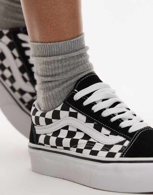 Zapatillas de deporte negras con estampado de cuadros dameros y plataforma Old Skool de Vans, 5 de 5