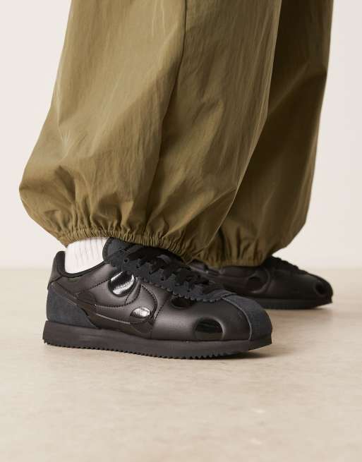 Zapatillas de deporte negras con estampado de lunares Cortez de Nike, 2 de 5