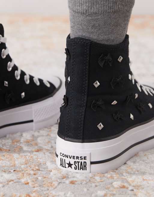 Zapatillas de deporte negras con plataforma, lazos y tachuelas