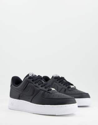 Mierda mucho Párrafo Zapatillas de deporte negras con suela blanca Air Force 1 '07 Essential de  Nike | ASOS