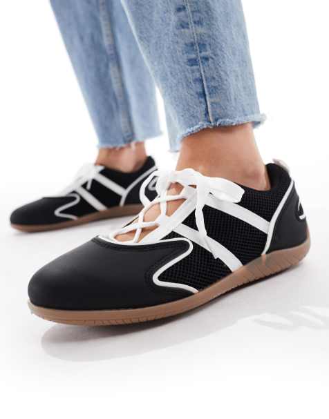 Zapatillas de deporte negras estilo bailarinas con detalle de cordones de SEQWL - view 1