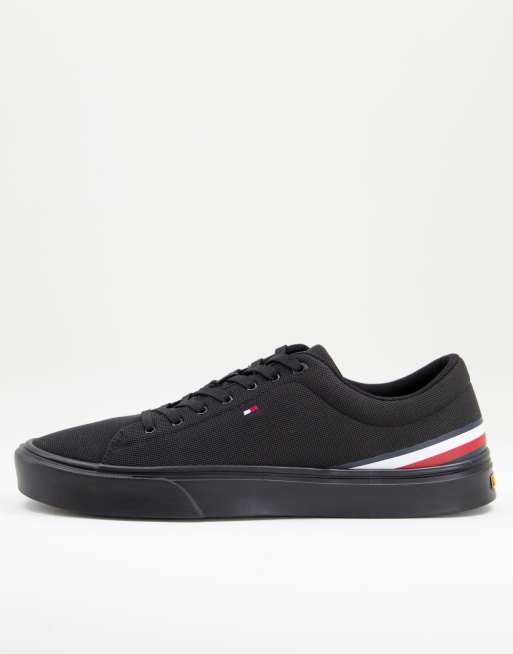 Zapatillas de deporte negras ligeras con logo de bandera pequeño de Tommy Hilfiger
