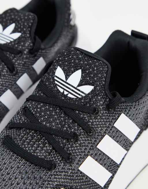 Zapatillas de deporte negras Swift 22 de adidas Originals | ASOS