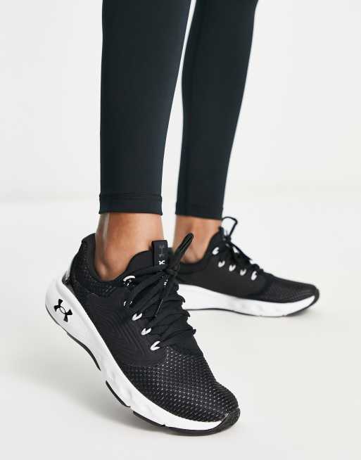 Zapatillas de deporte negras y blancas de Under Armour | ASOS