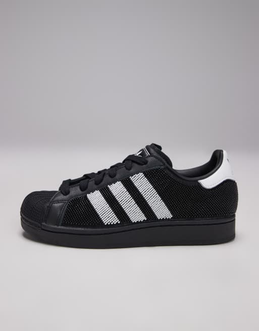 Zapatillas de deporte negras y blancas con diseo de cuentas Superstar II  de adidas Originals | ASOS