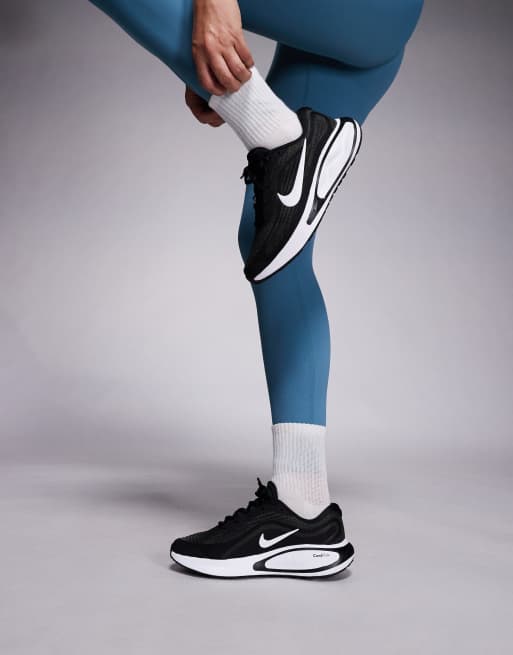 Zapatillas de deporte negras y blancas Journey Run de Nike Running, 5 de 5