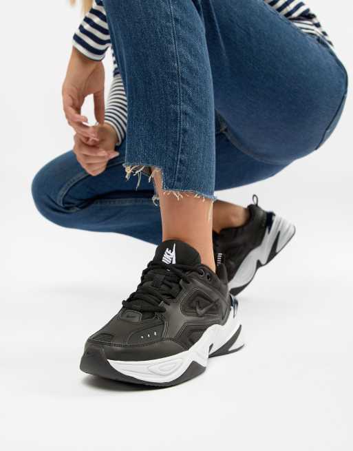 Metro Mojado Dificil Zapatillas de deporte negras y blancas M2K Tekno de Nike | ASOS