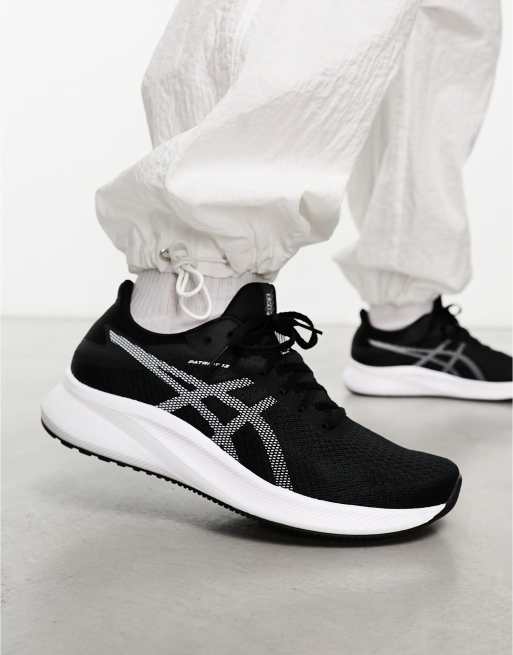 Asics negras outlet y blancas