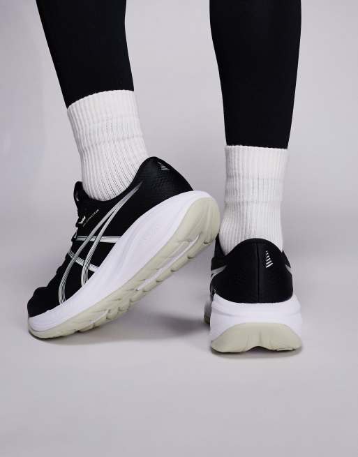 Zapatillas de deporte negras y blancas para correr Gel-Cumulus 28 de Asics, 4 de 5