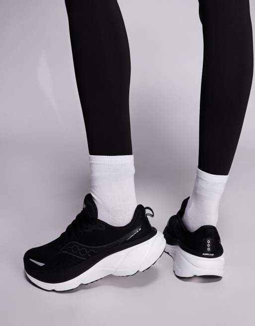 Zapatillas de deporte negras y blancas para correr Hurricane 25 de Saucony, 4 de 5