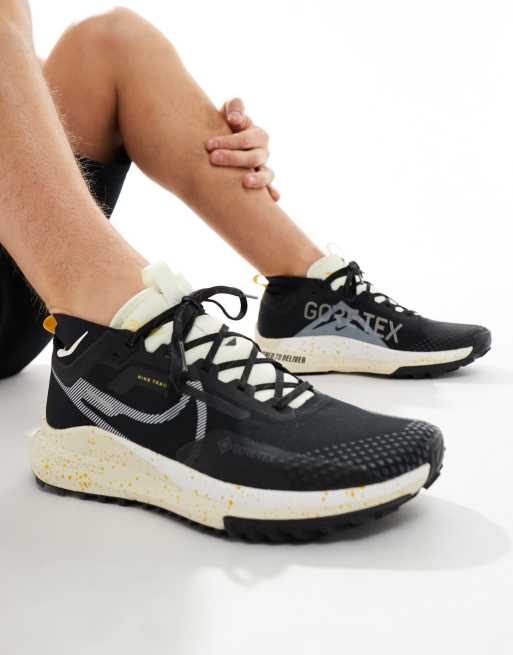 Zapatillas de deporte negras y blancas React Pegausus Trail 4 Gore-Tex de Nike Running