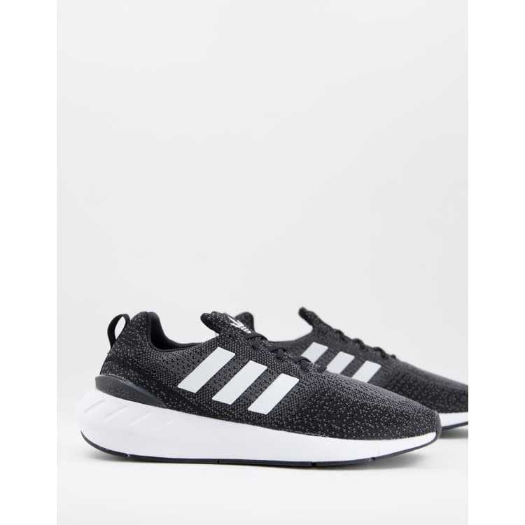 Adidas swift run discount blancas y negras