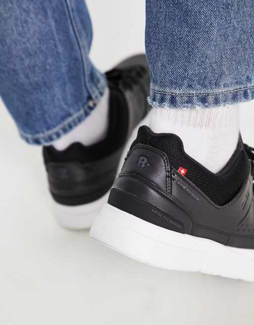 Zapatillas de deporte negras y blancas The Roger Clubhouse de On Running, 2 de 4