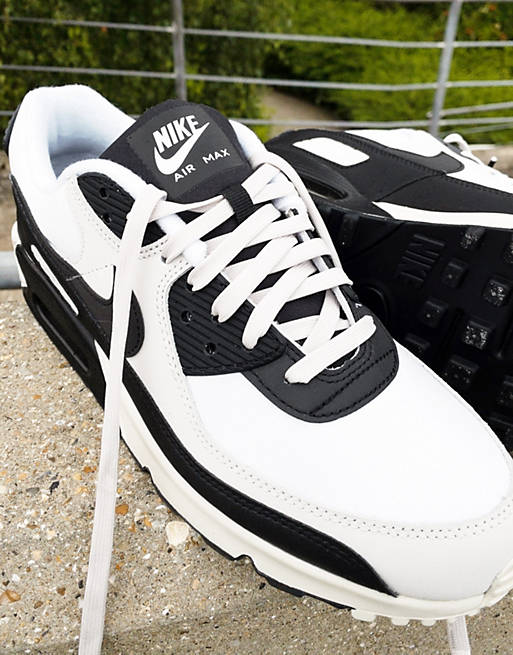 Humildad Cinco Niños Zapatillas de deporte negras y blanco coco Air Max 90 de Nike | ASOS