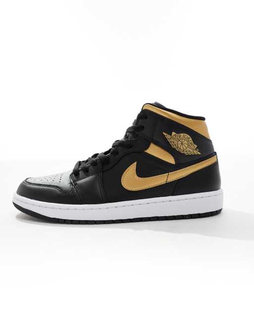 Zapatillas de deporte negras y doradas Air Jordan 1 Mid de Jordan, 2 de 5