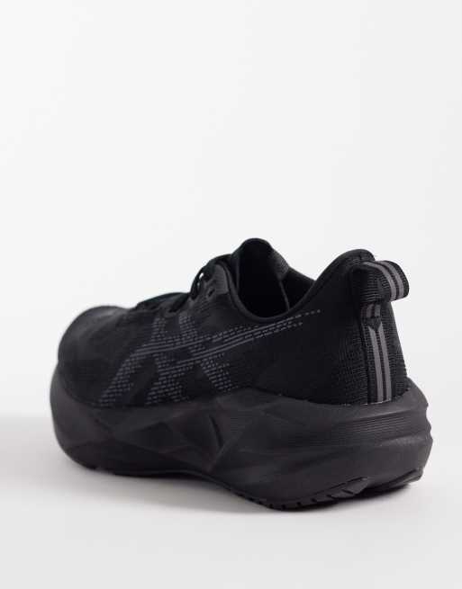 Zapatillas de deporte negras y grises para correr Novablast 5 de Asics, 3 de 5