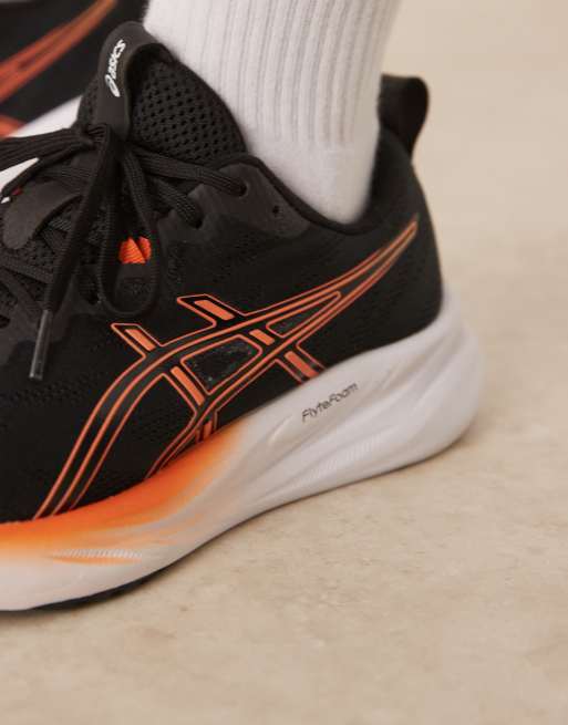 Zapatillas de deporte negras y naranja neón para correr Gel-Pulse 16 de Asics, 4 de 5