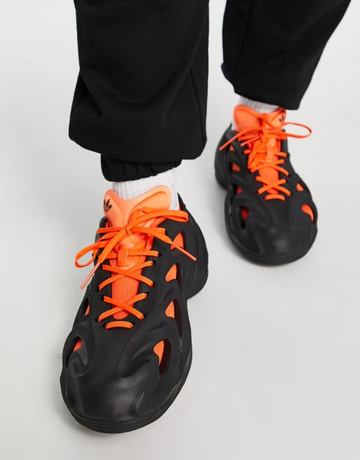 Zapatillas adidas discount negras con naranja